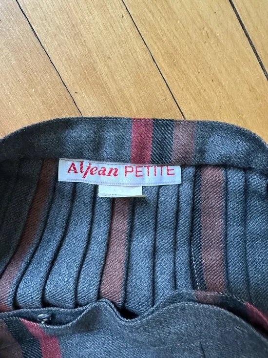 Vintage 100% Wool Gray Plaid Pleated Skirt with Red Accents - Picture 3 of 5